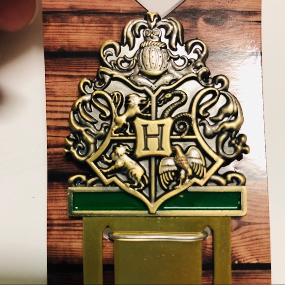 Hogwarts Crest Bookmark - Picture 2 of 3
